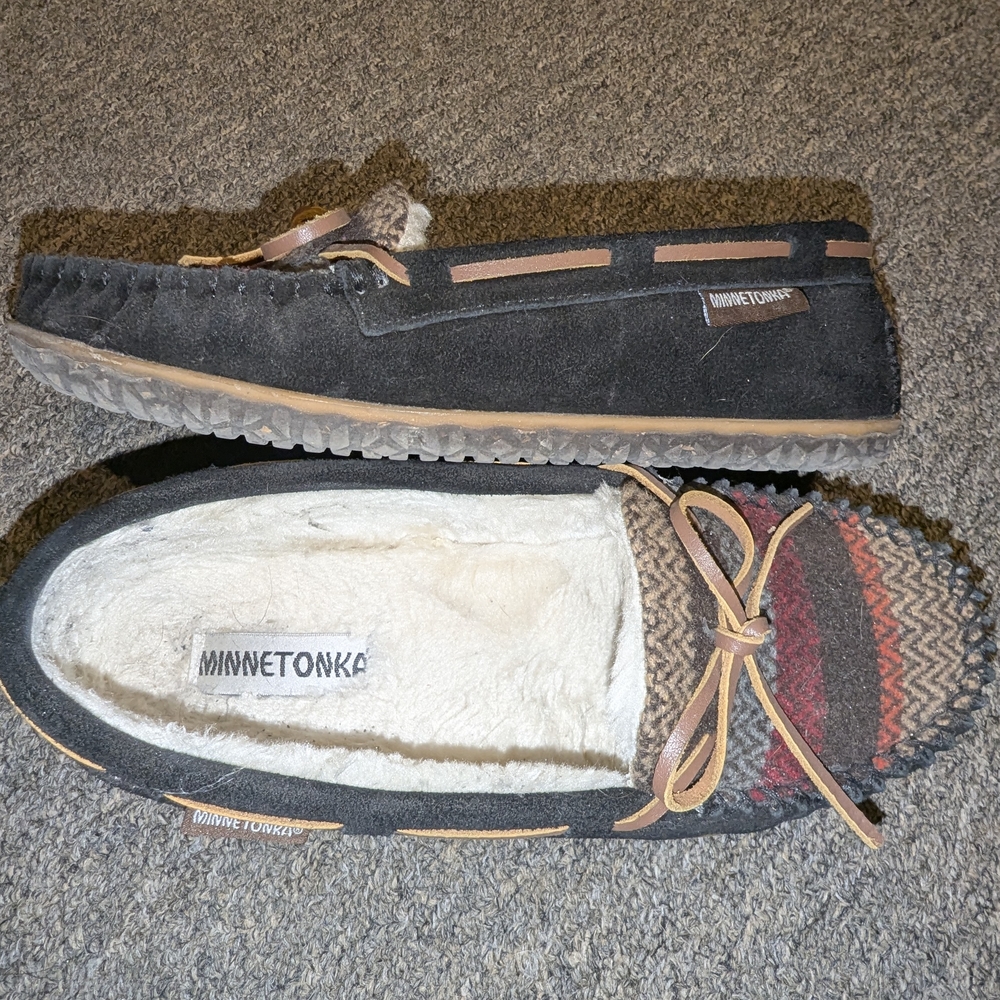 Minnetonka Women's Brown And Striped Moccasin Slippers